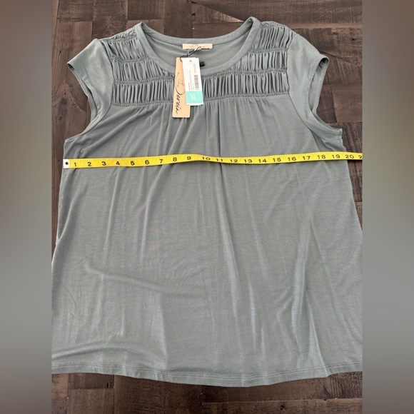 NWT Les Serein-Sleeve Smocked Yoke Top in Sage Green - Picture 4 of 6